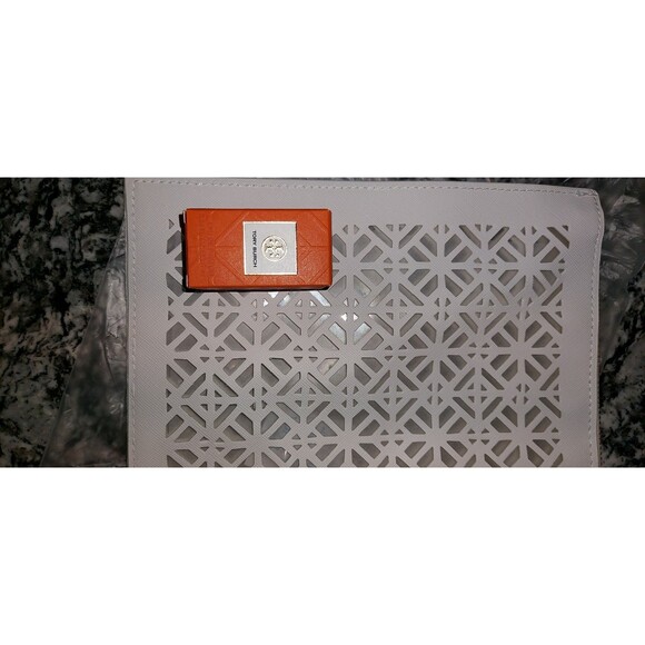 Limited Edition Tory Burch White Signature Cutout Clutch w Tory Burch EDP 7ml - Picture 4 of 8